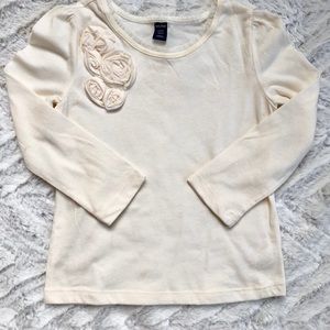 New GAP Creme Longsleeve Shirt with Flower 3T